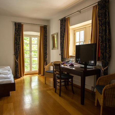 Hotel Burg Kerpen Illingen  Экстерьер фото