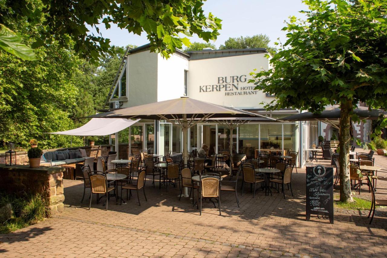 Hotel Burg Kerpen Illingen  Экстерьер фото