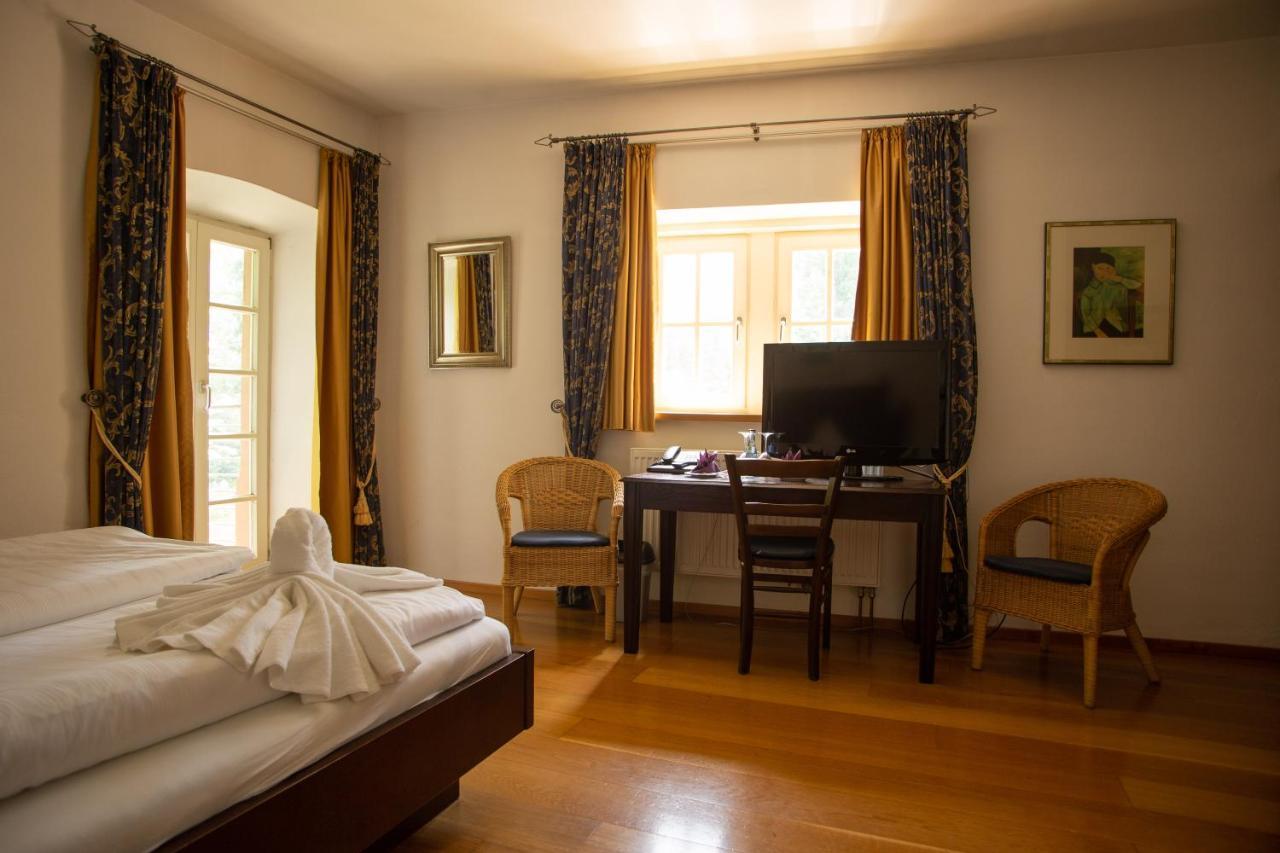 Hotel Burg Kerpen Illingen  Экстерьер фото