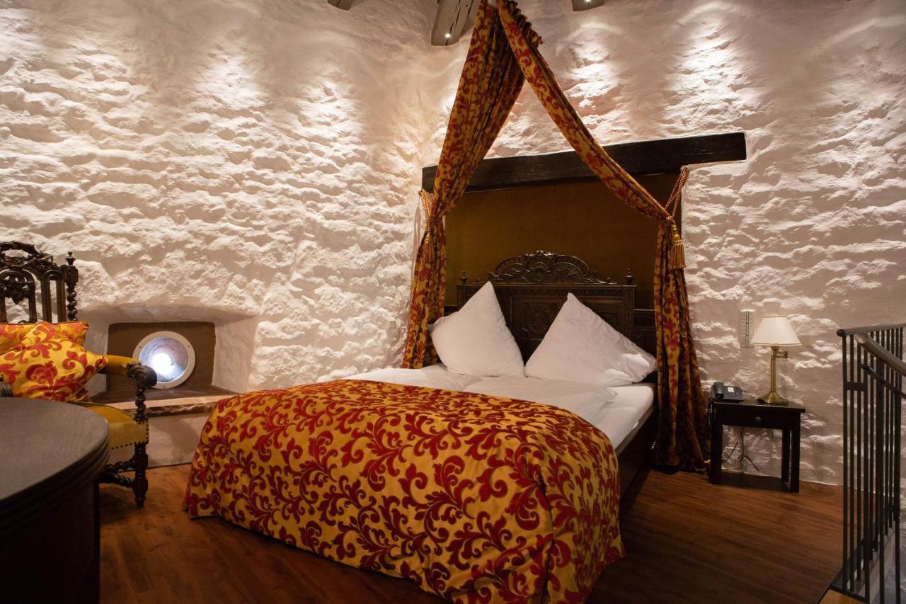 Hotel Burg Kerpen Illingen  Экстерьер фото