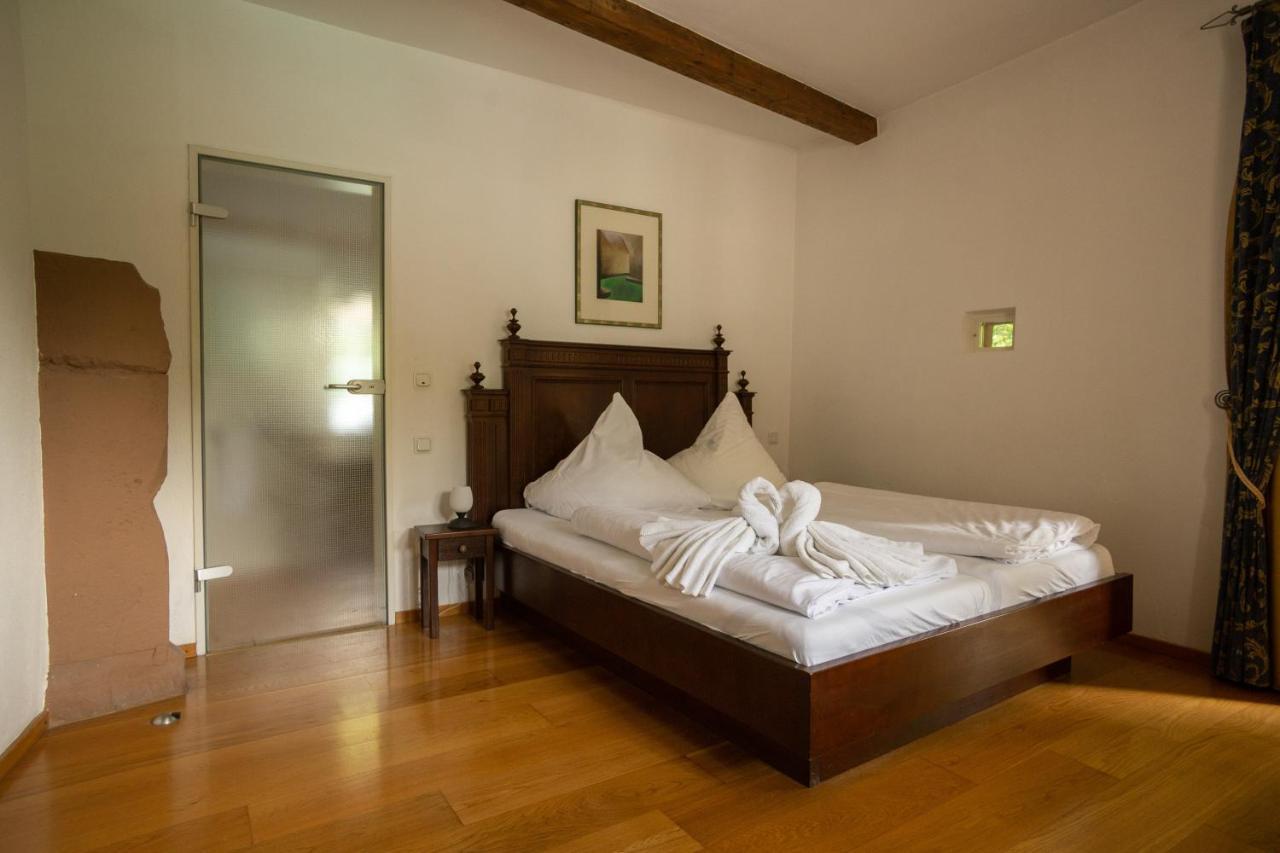 Hotel Burg Kerpen Illingen  Экстерьер фото