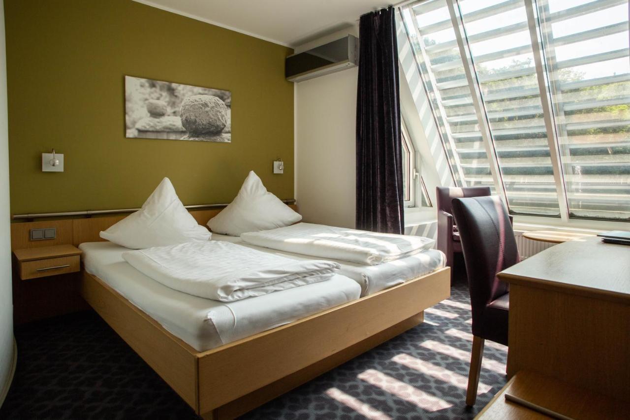 Hotel Burg Kerpen Illingen  Экстерьер фото