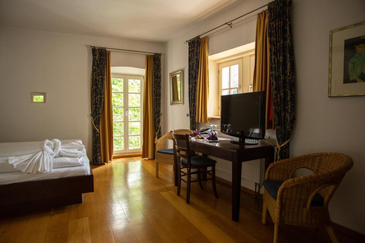 Hotel Burg Kerpen Illingen  Экстерьер фото